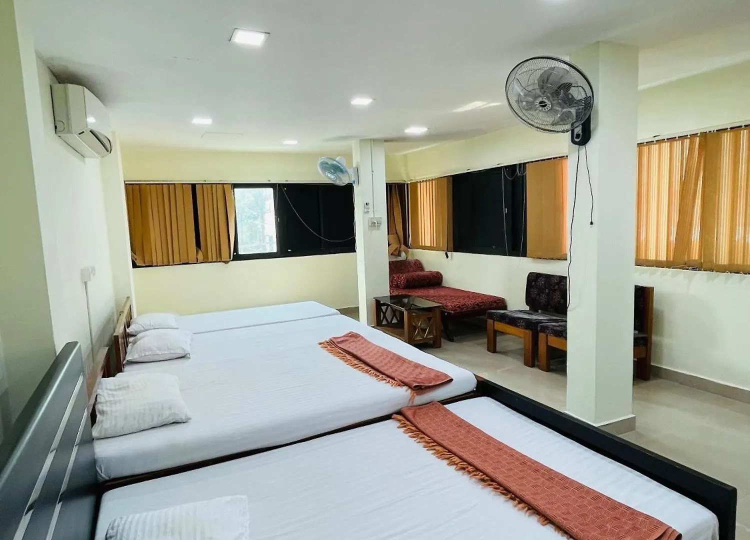 Omar Residency Βίλα Kochi Lodge